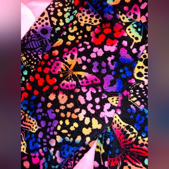 Butterfly Soft Knit Capri Length Leggings - Picture 2 of 3